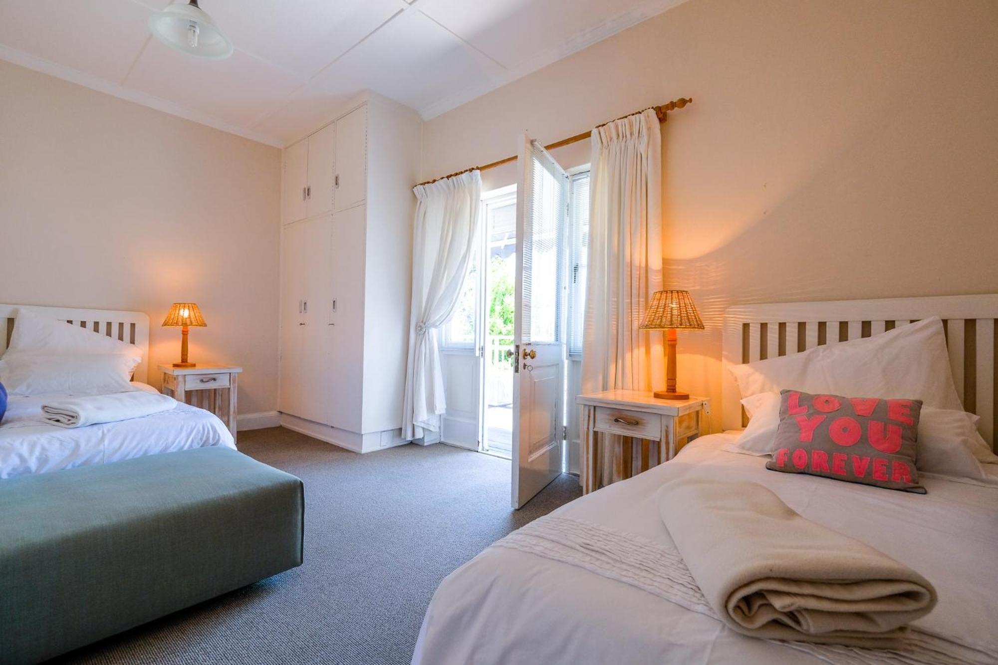Oude Berg Guesthouse - 10 Caledon Street Джордж Стая снимка