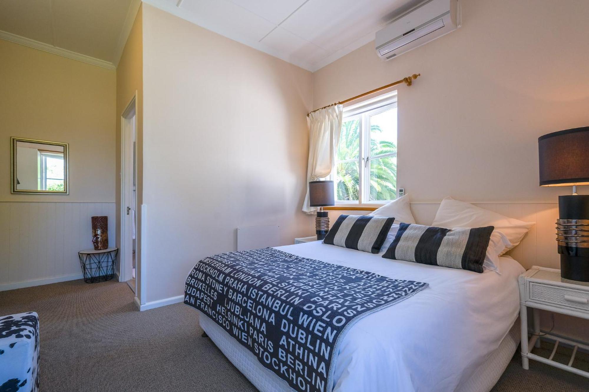 Oude Berg Guesthouse - 10 Caledon Street Джордж Стая снимка