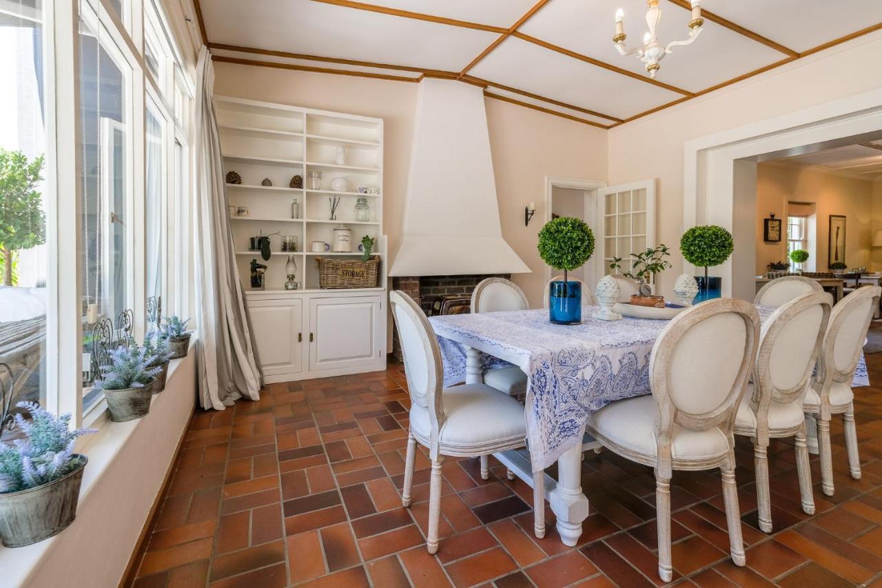 Oude Berg Guesthouse - 10 Caledon Street Джордж Екстериор снимка